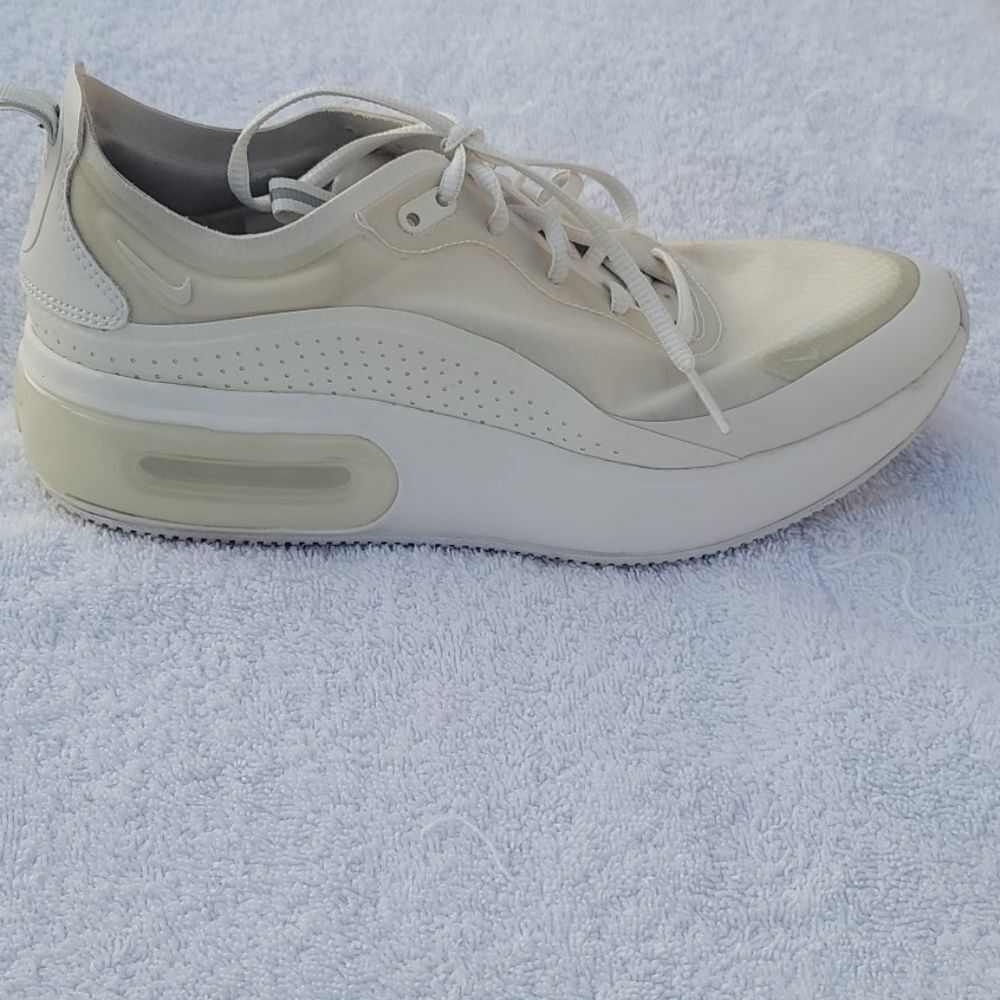 Nike air Max women's size 8.5‎